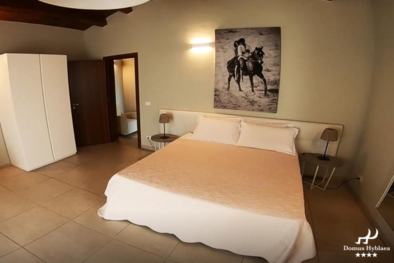 Domus Hyblaea Resort ปาลัซโซ อาเกรอิเด ภายนอก รูปภาพ