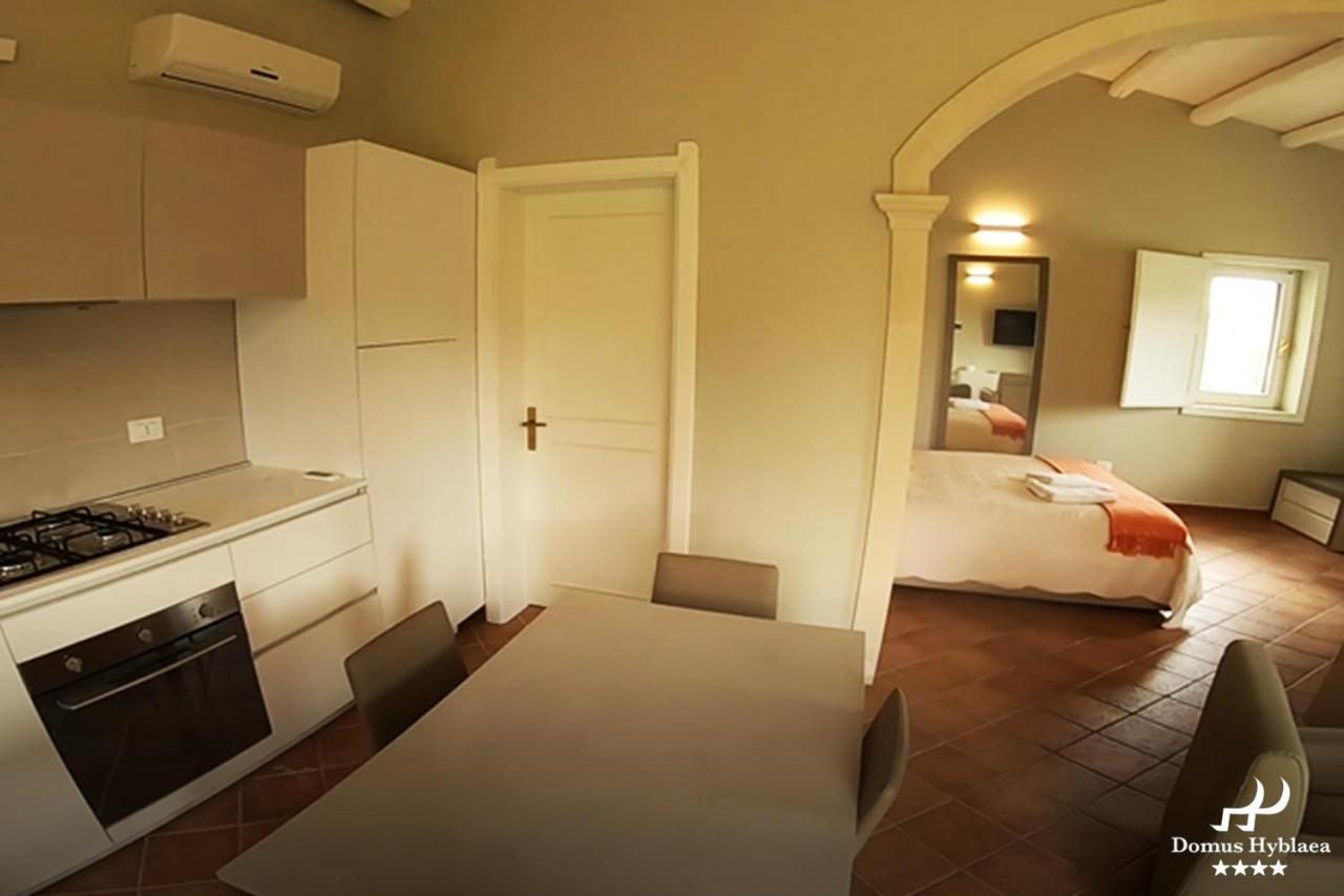 Domus Hyblaea Resort ปาลัซโซ อาเกรอิเด ภายนอก รูปภาพ